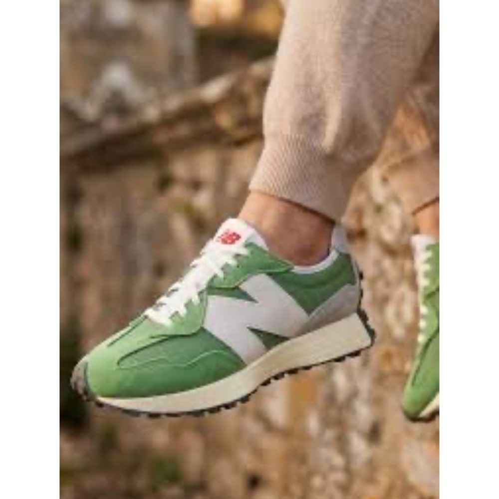 New Balance 327 Chive Avocado GS327RB Unisex Boys Sz 6/ Women's 7.5-8 (38.5) NEW